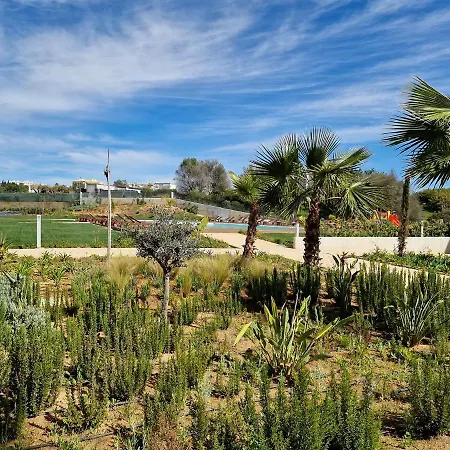 Delnatte By Alzira Apartmán